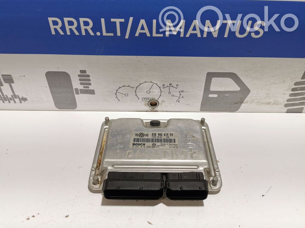 Volkswagen PASSAT B5.5 Engine control unit/module 
