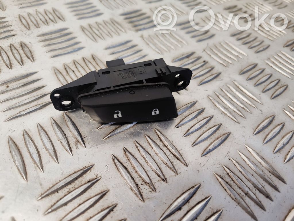 Chevrolet Orlando Central locking switch button 