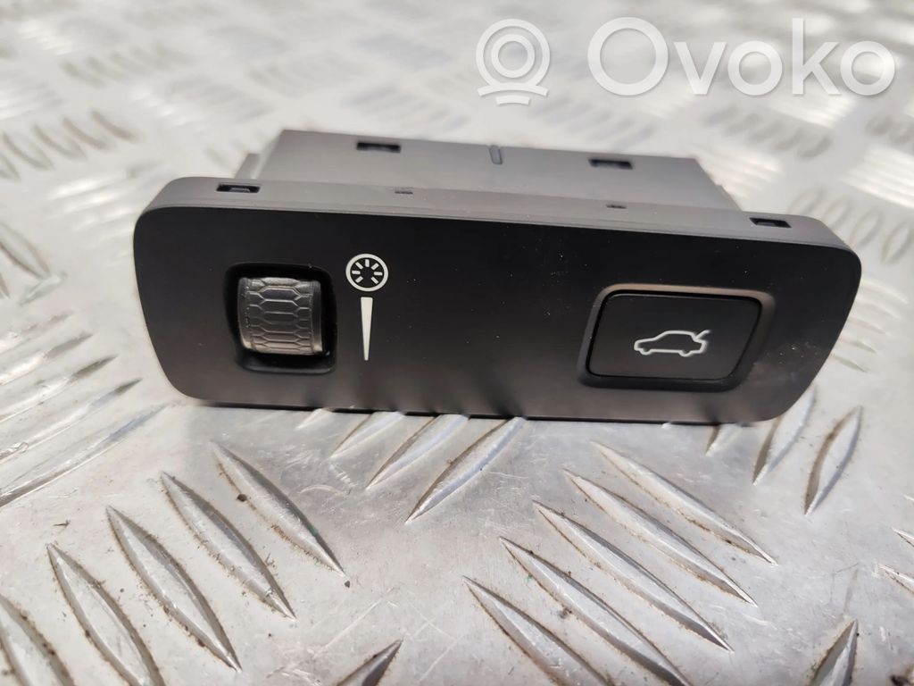 Volvo XC60 Tailgate opening switch 