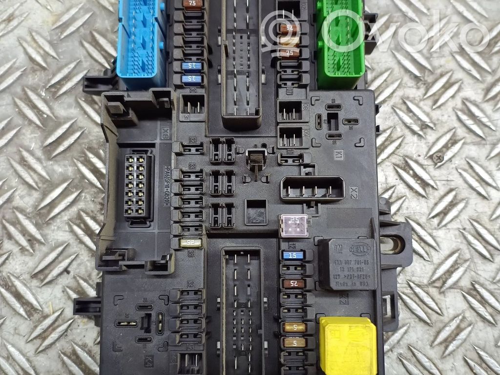 Opel Astra H Fuse module 
