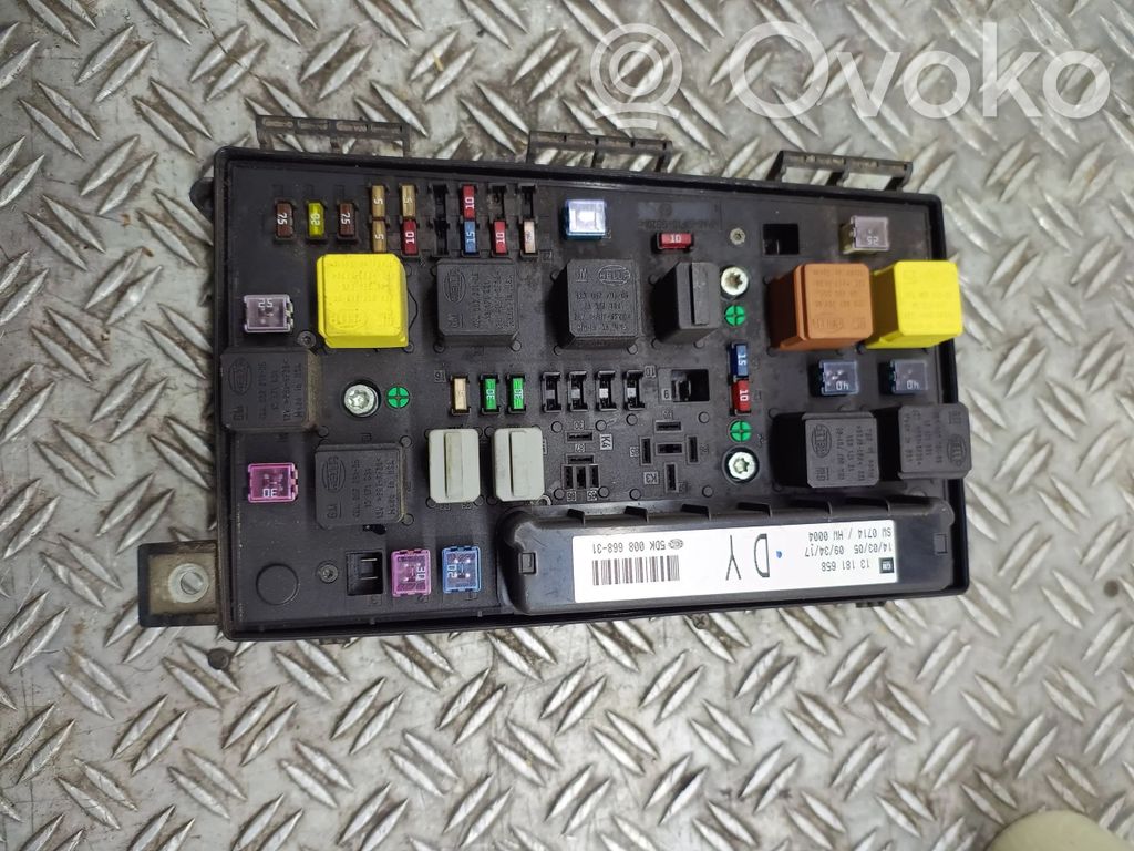 Opel Astra H Fuse module 