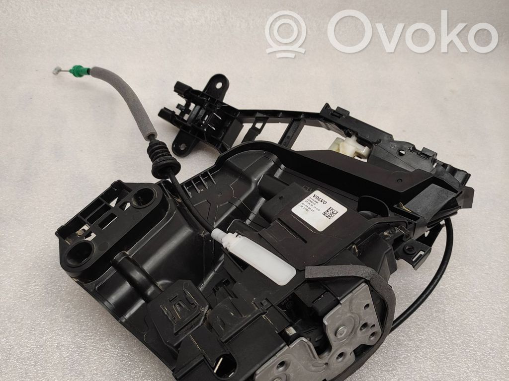 Volvo V60 Front door lock 