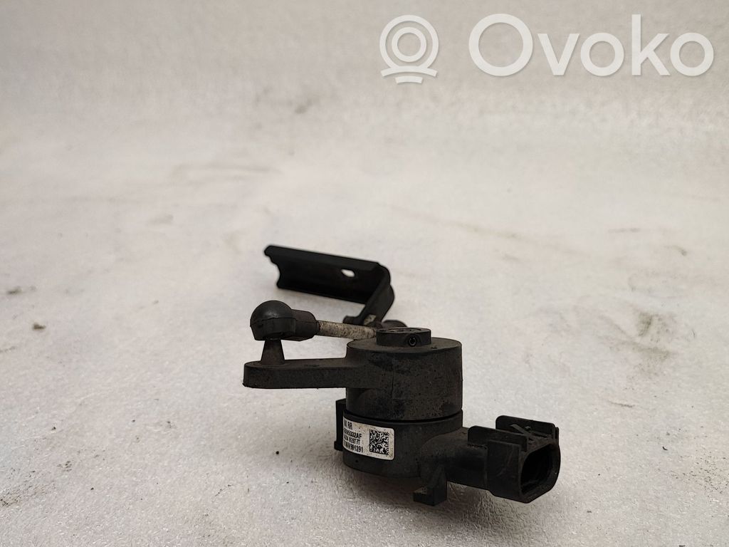 Czujnik poziomowania tylnego zawieszenia pneumatycznego   68245332AF