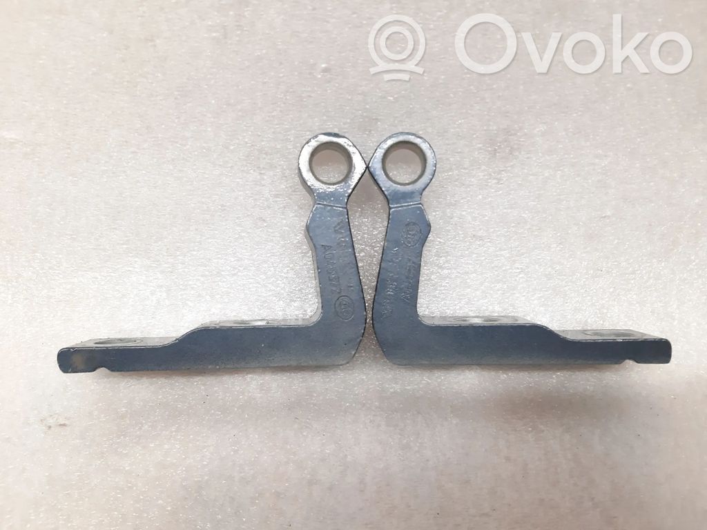 Volvo XC90 Front door upper hinge 