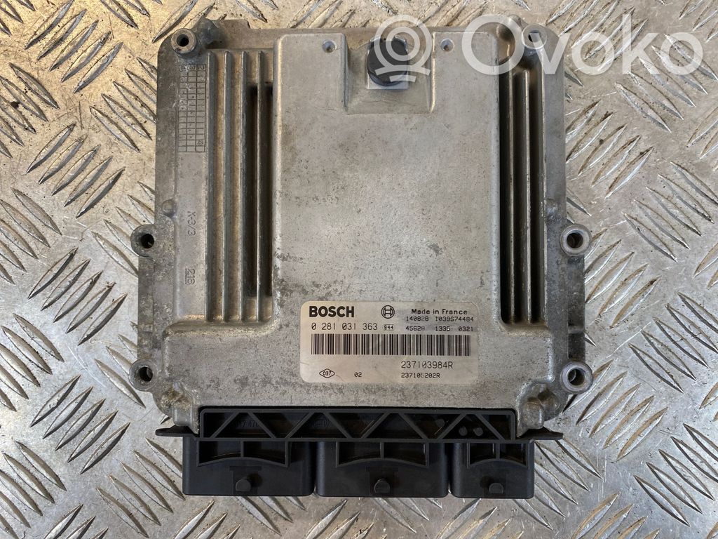 Opel Vivaro Engine control unit/module 