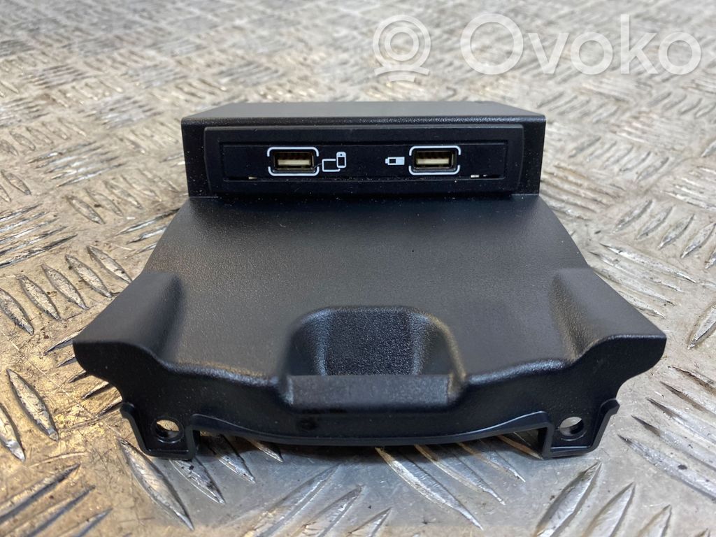 Mercedes-Benz CLA C117 X117 W117 Gniazdo / Złącze USB 