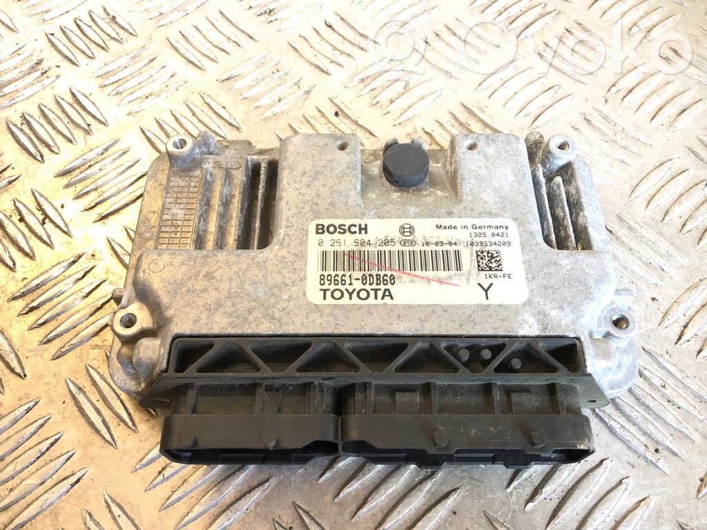 Toyota Yaris Engine control unit/module 