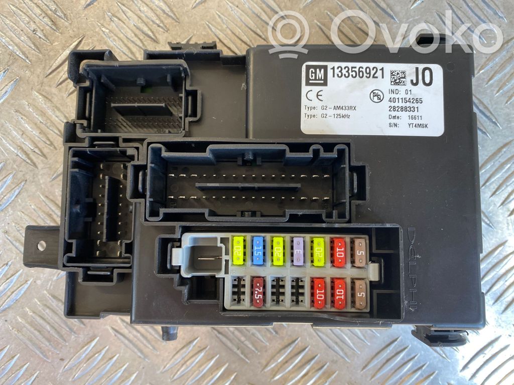 Opel Meriva B Fuse module 