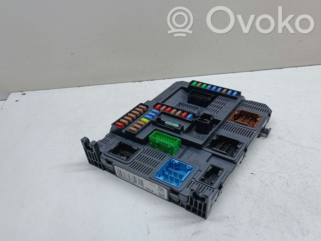 Peugeot 308 Fuse module 
