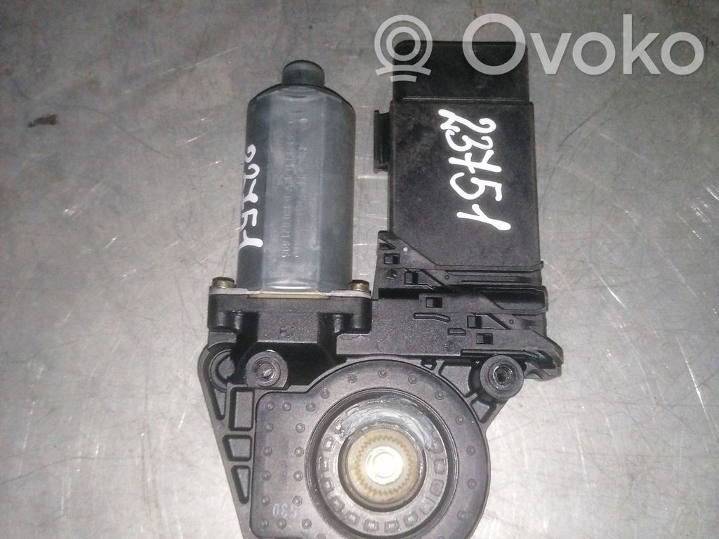 Silnik regulatora szyby drzwi przednich   3B4837755D,3B4837751EG