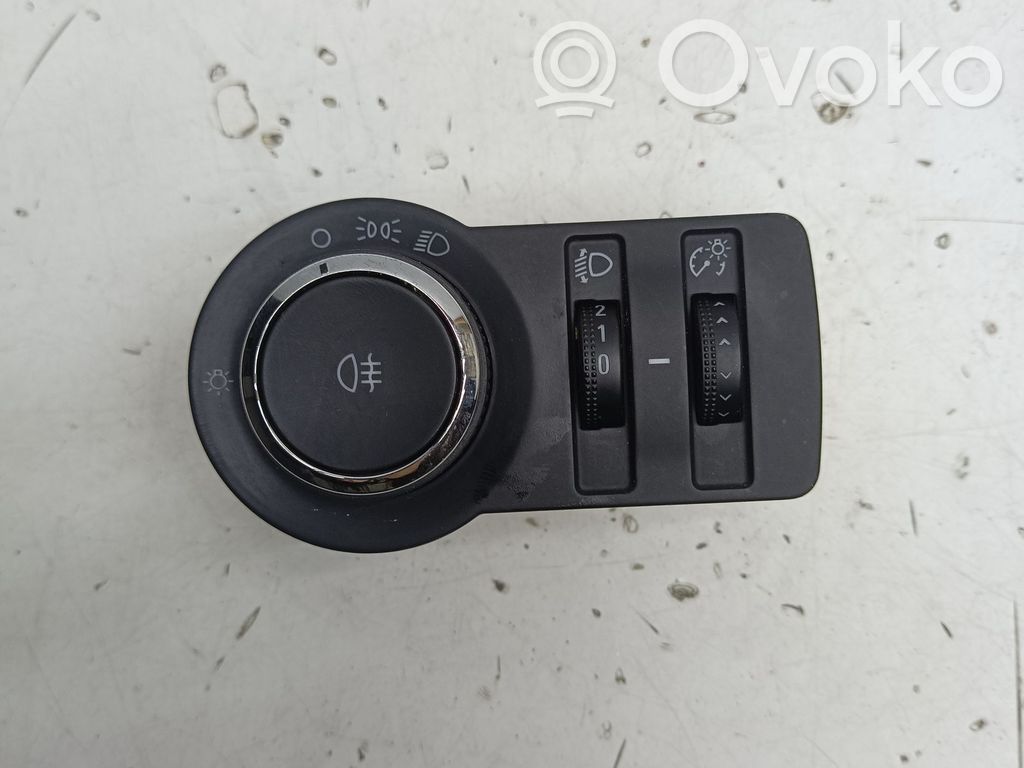 Opel Astra J Light switch 