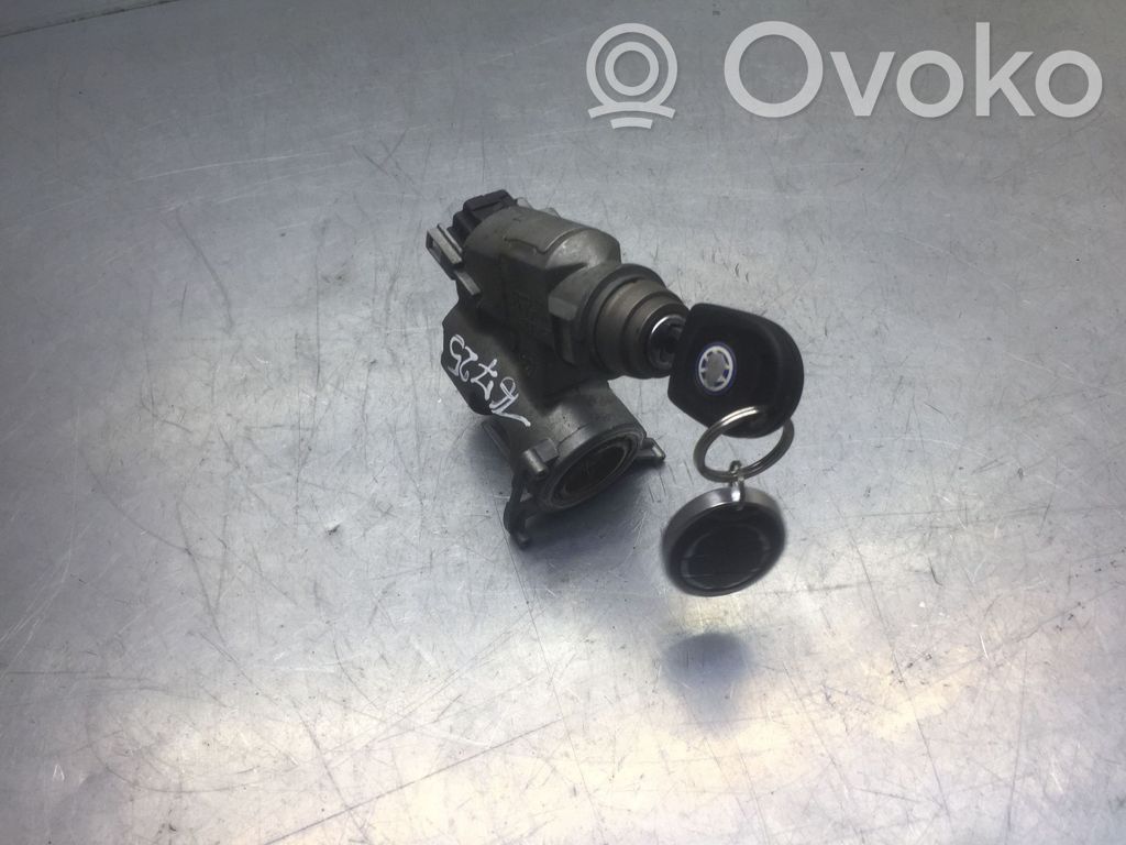 Volkswagen Polo Užvedimo spynelė 