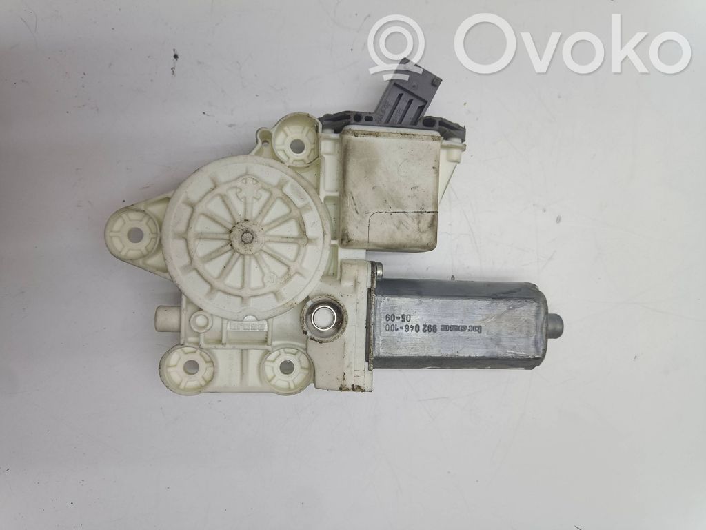 Toyota Avensis T250 Rear door window regulator motor 