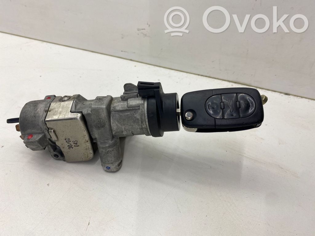 Audi A6 S6 C5 4B Užvedimo spynelė 