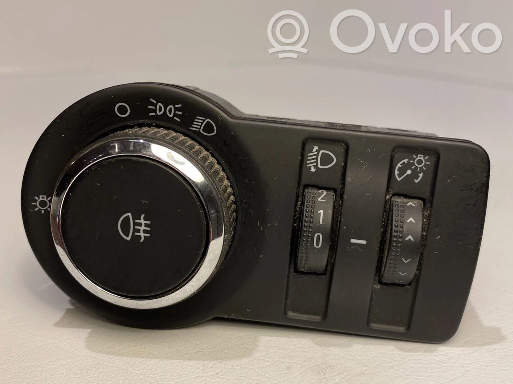 Opel Astra J Light switch 
