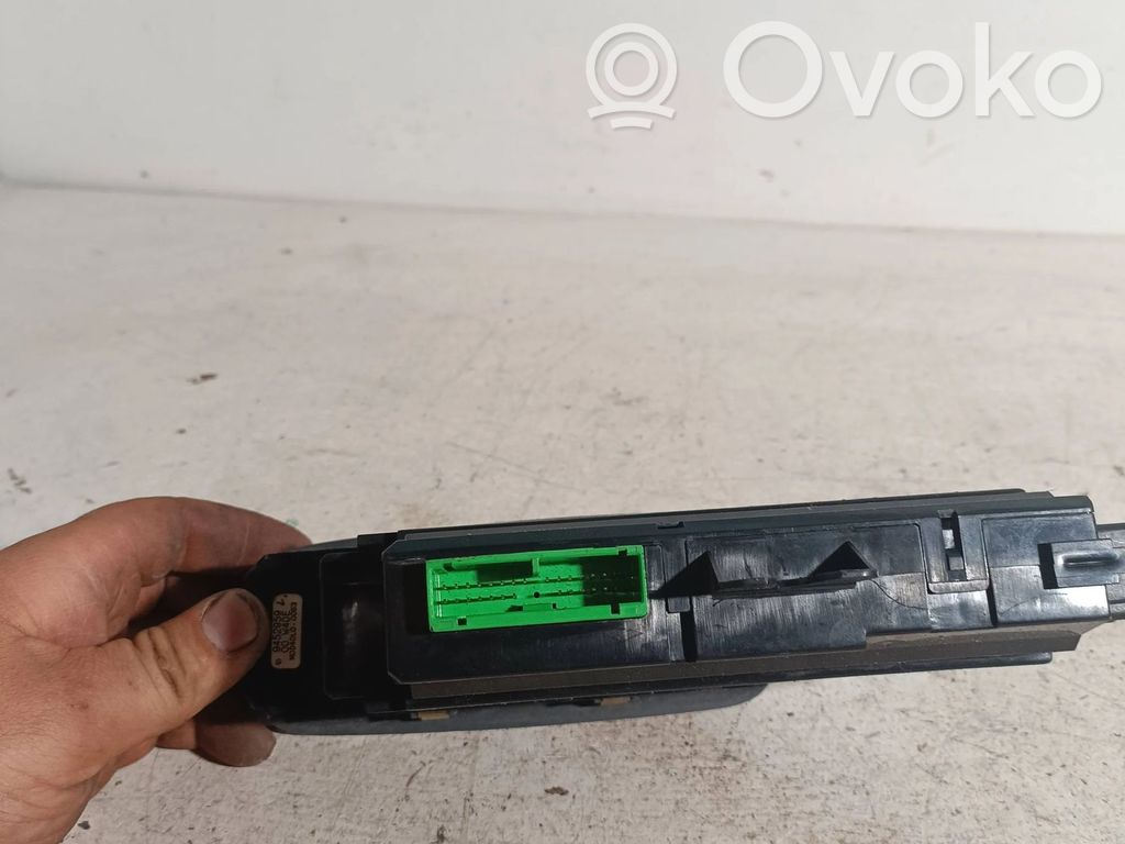 Volvo V70 Electric window control switch 