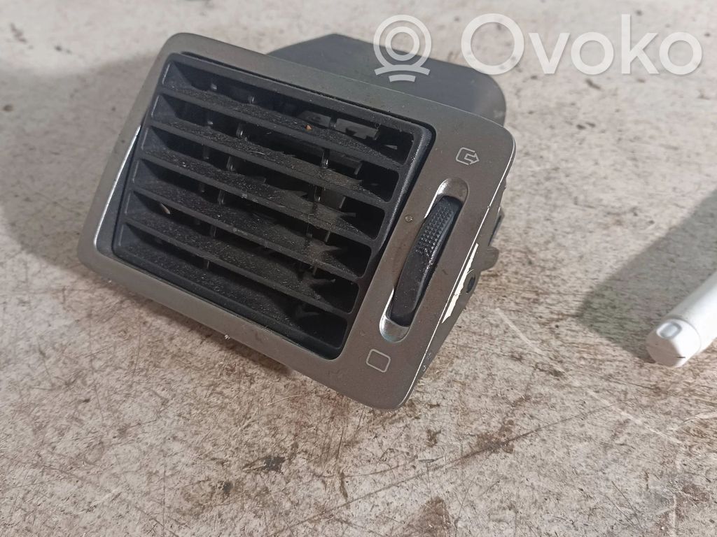 Peugeot 307 Centrālais gaisa ventilācijas režģis 