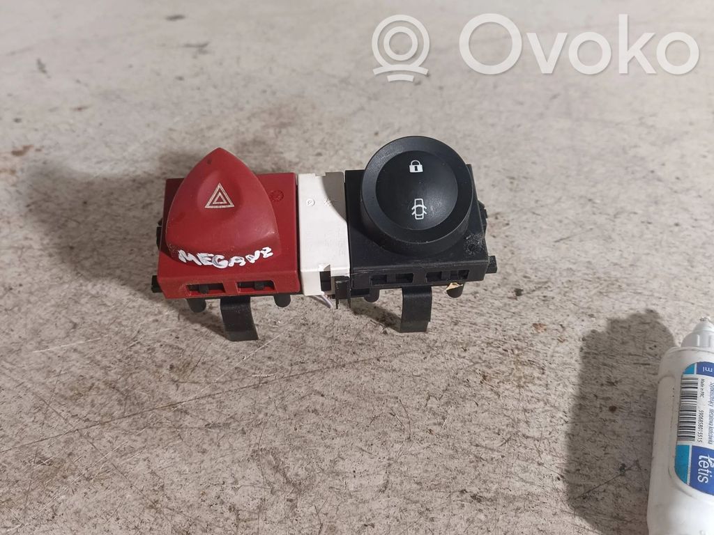 Renault Megane II Hazard light switch 