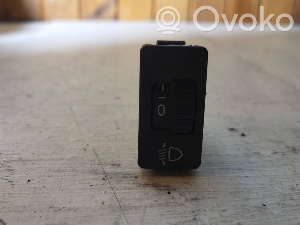 Peugeot 307 Headlight level height control switch 
