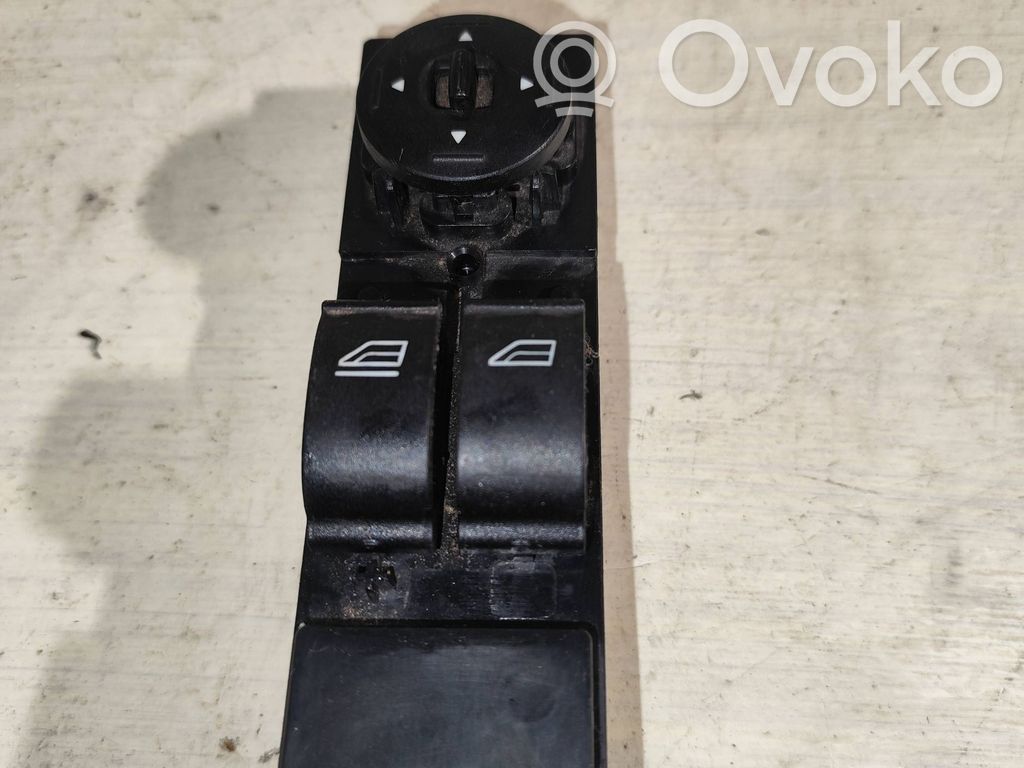Ford Focus Electric window control switch 