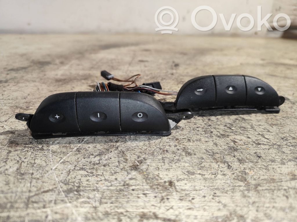 Opel Zafira A Interruptores/botones de la columna de dirección 