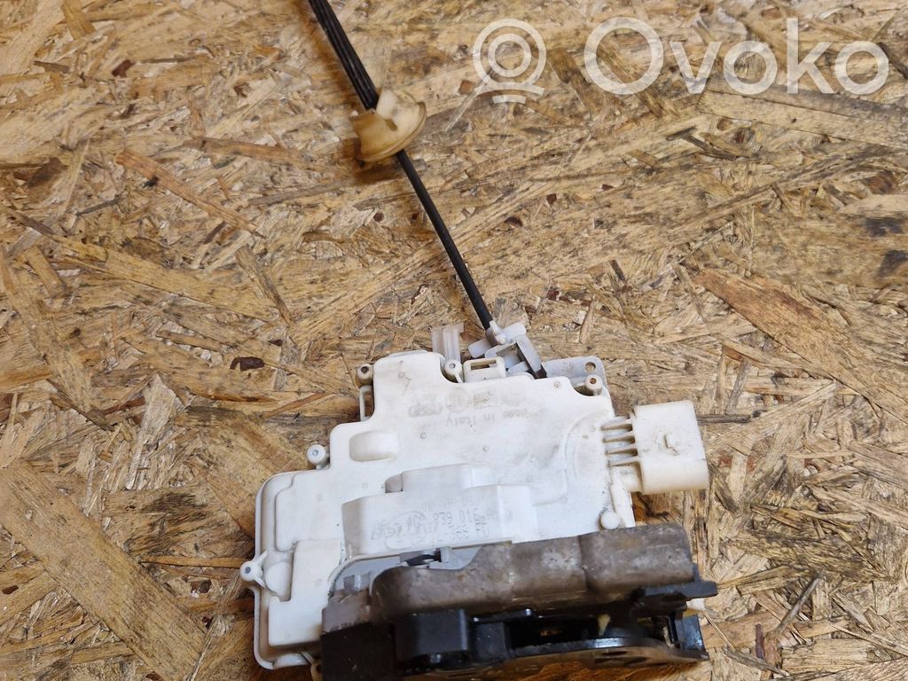 Volkswagen Touareg II Zamek drzwi tylnych 