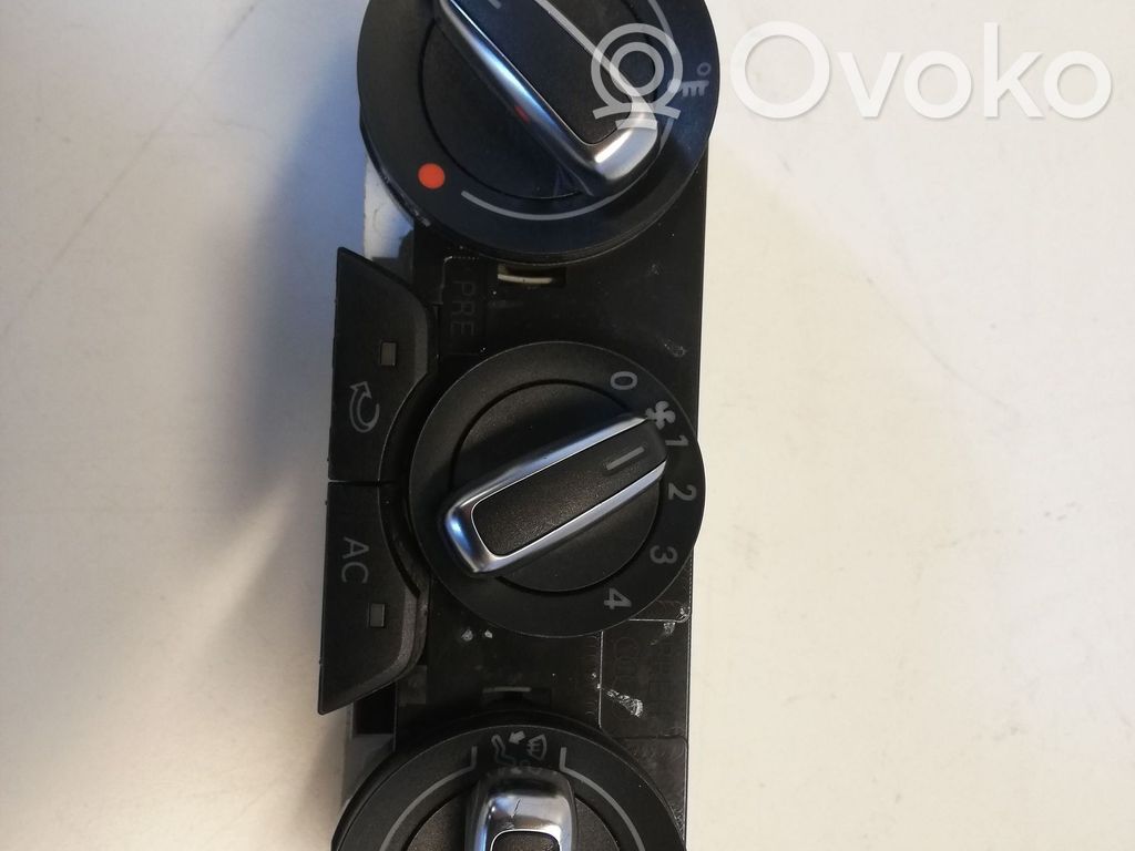Audi A1 Climate control unit 