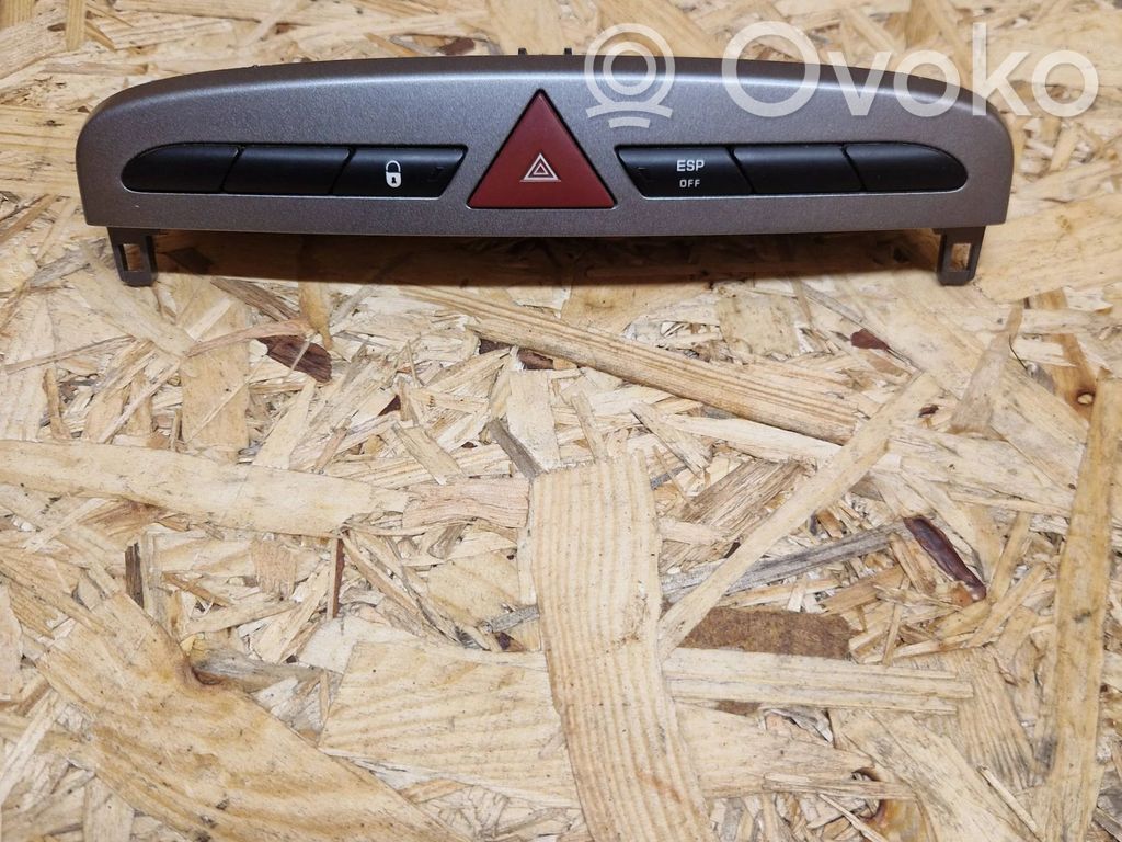 Peugeot 308 Hazard light switch 
