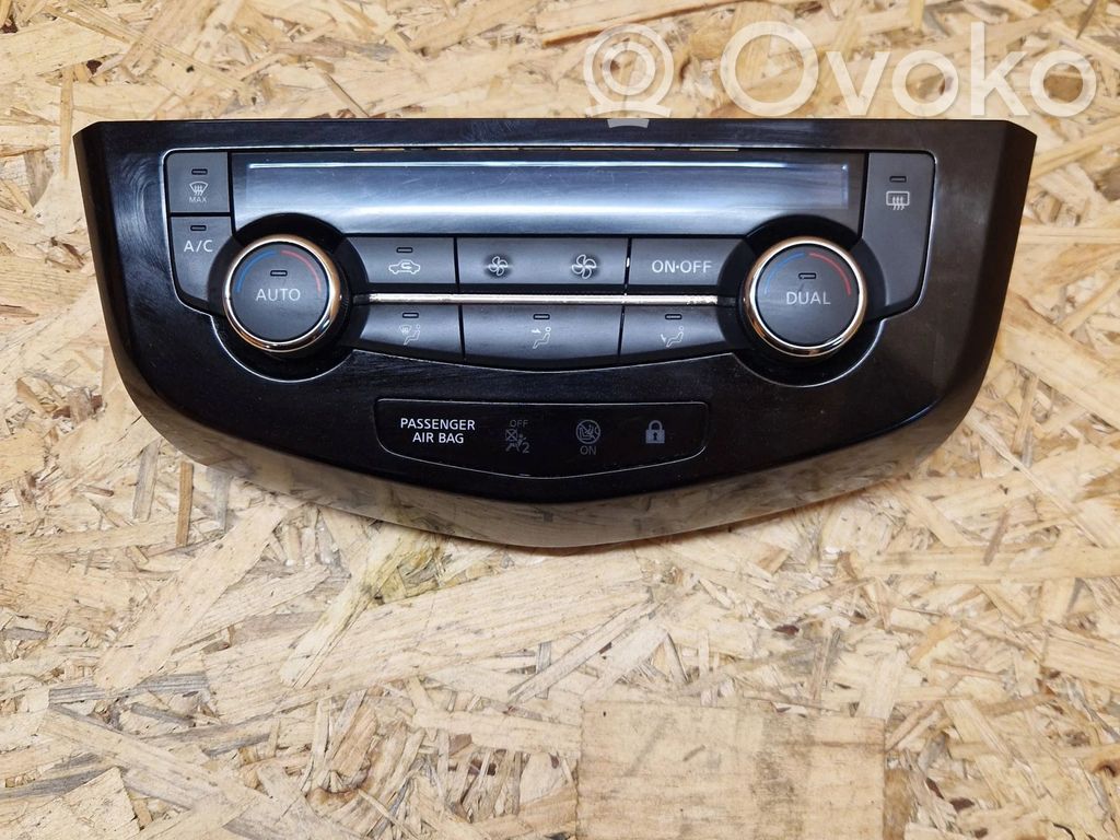 Nissan Qashqai Climate control unit 