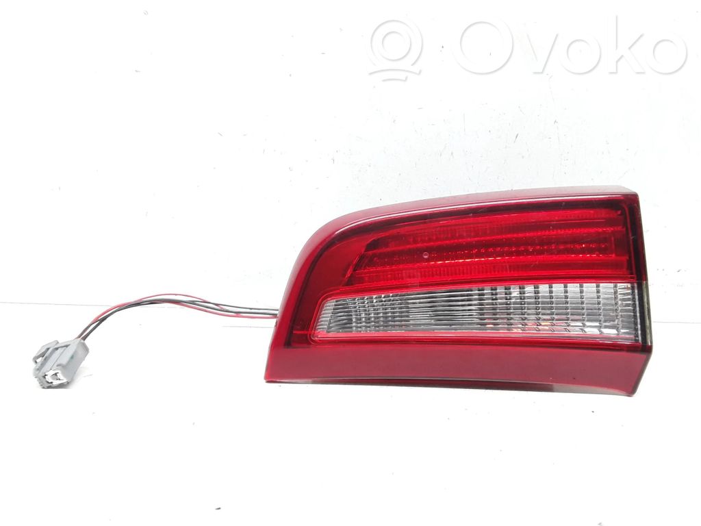 Volvo S60 Aizmugurējais lukturis pārsegā 