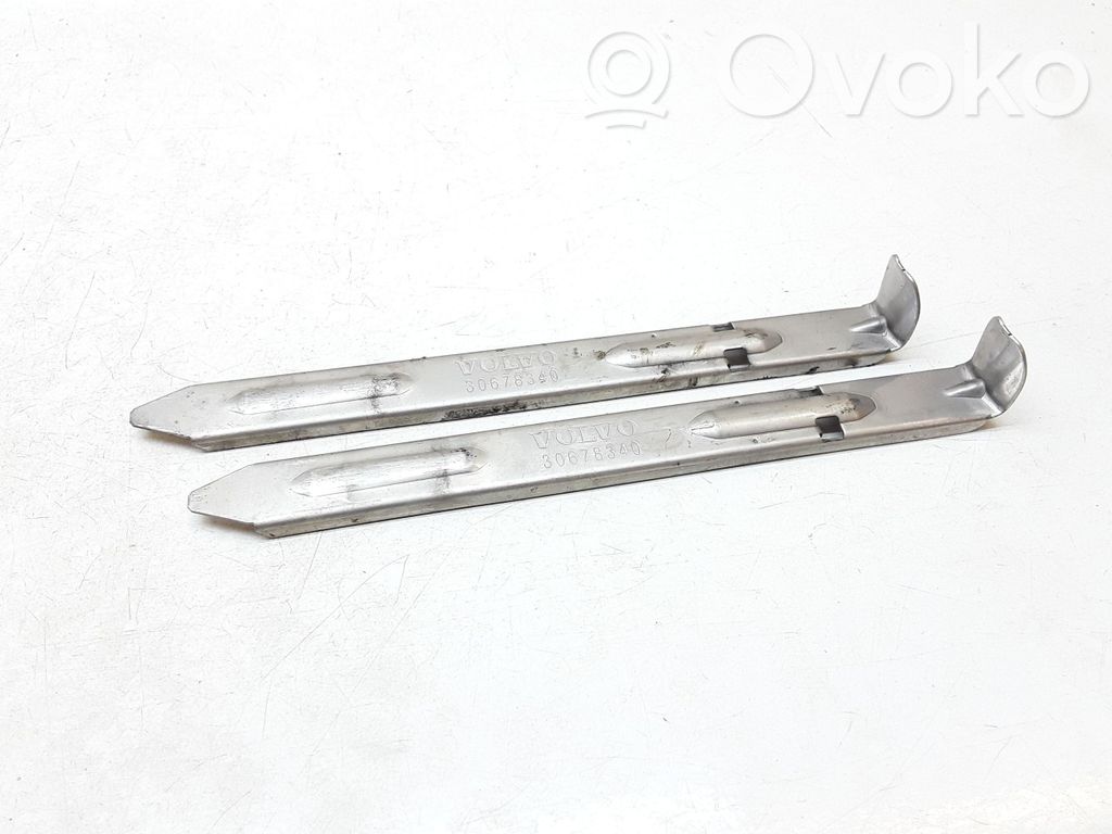 Volvo V70 Headlight/headlamp mounting bracket 