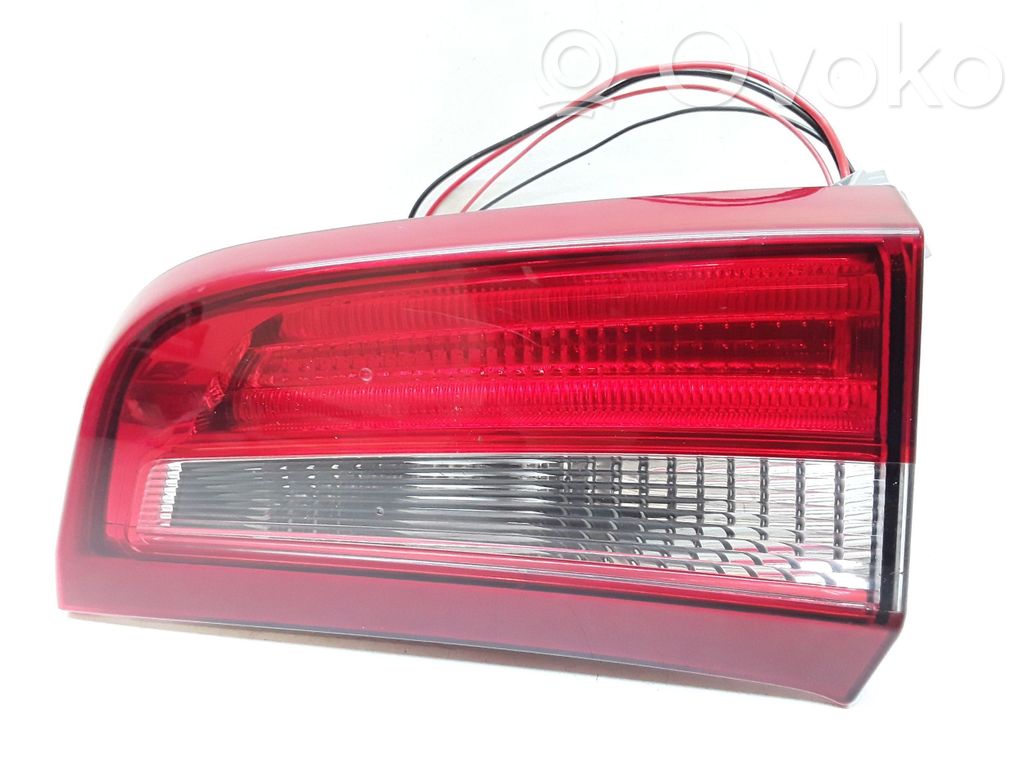 Volvo S60 Aizmugurējais lukturis pārsegā 