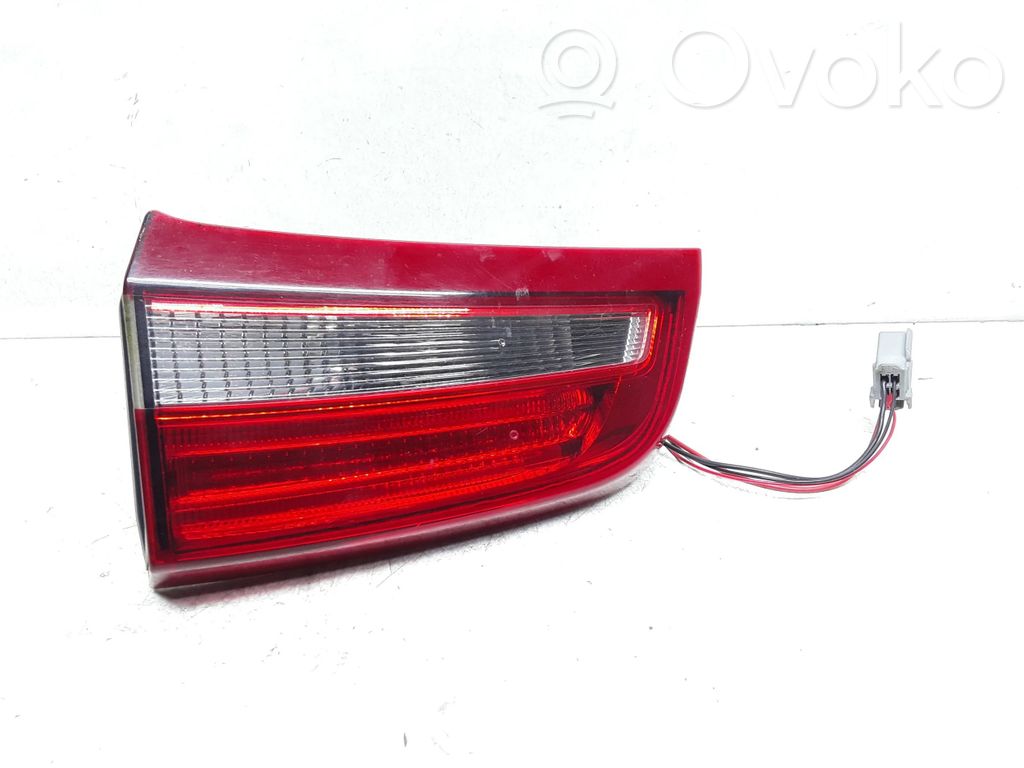 Volvo S60 Aizmugurējais lukturis pārsegā 