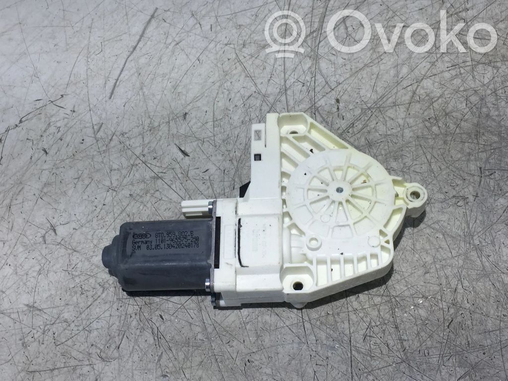 Audi A5 8T 8F Motor del regulador de la ventanilla de la puerta delantera 