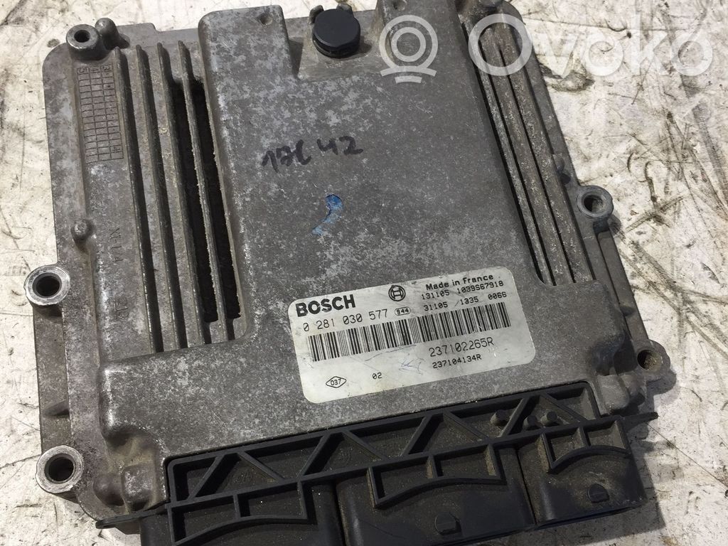 Renault Master III Dzinēja vadības bloks 
