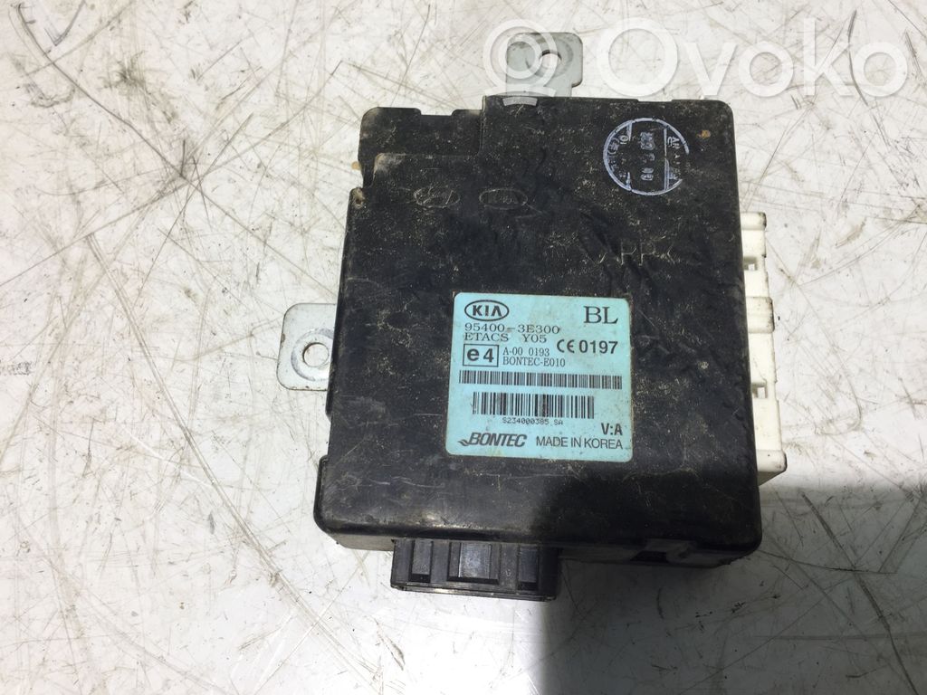 KIA Sorento Door central lock control unit/module 
