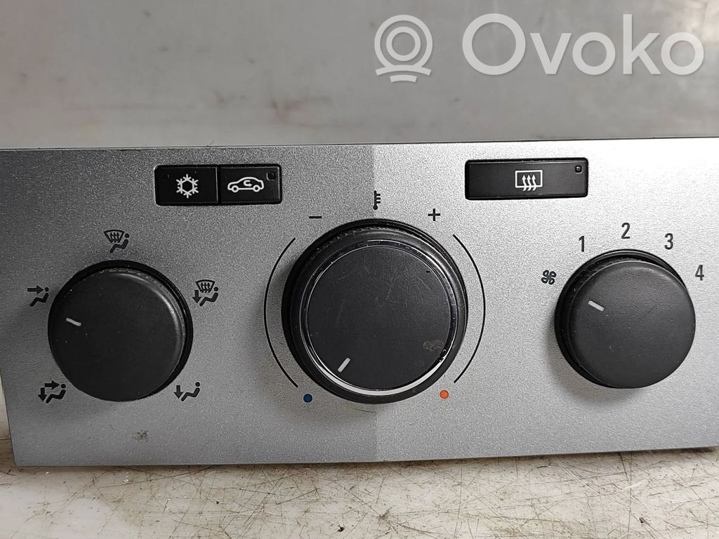 Opel Astra H Climate control unit 