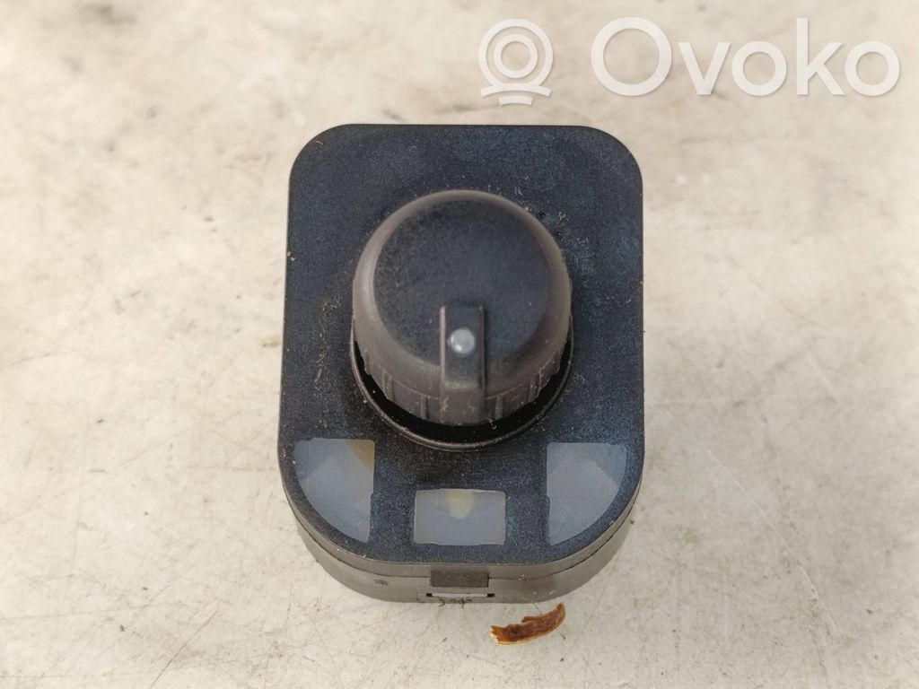 Audi A4 S4 B7 8E 8H Wing mirror switch 