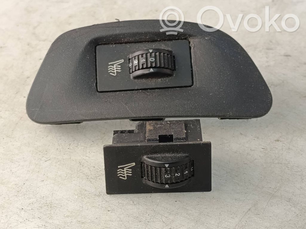 Peugeot 407 Seat heating switch 