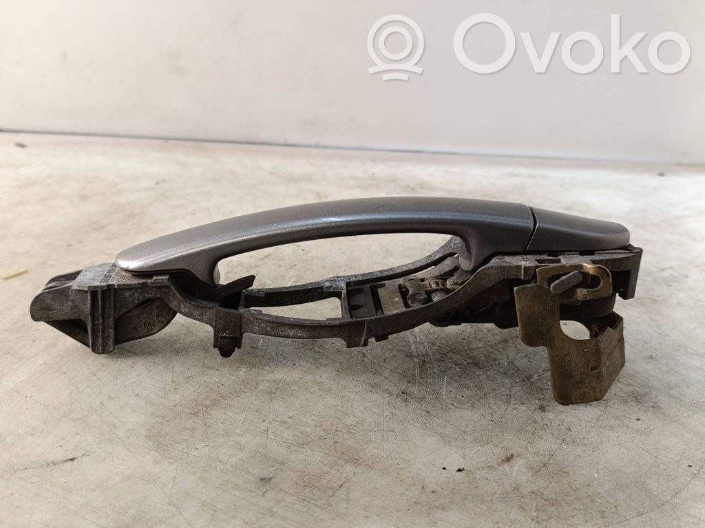Volkswagen PASSAT B5.5 Front door exterior handle 