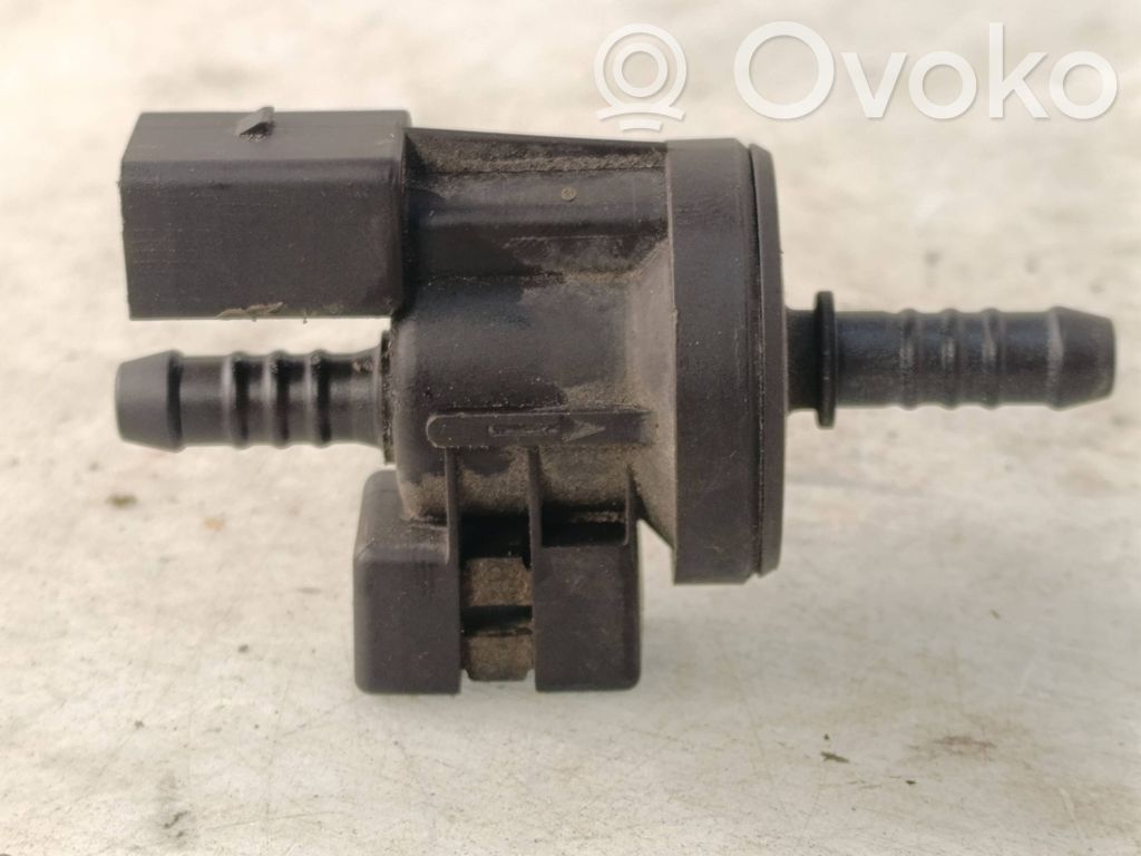 Audi A4 S4 B7 8E 8H Válvula de vacío 
