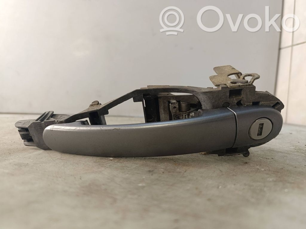 Volkswagen PASSAT B5.5 Front door exterior handle 