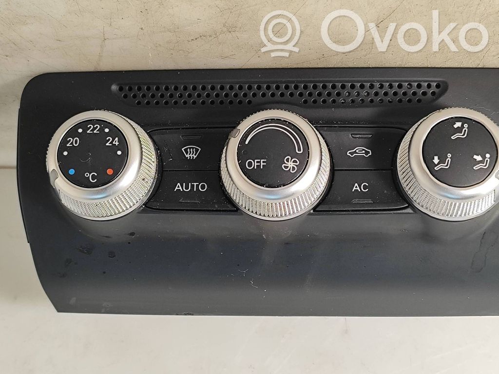 Audi A1 Climate control unit 