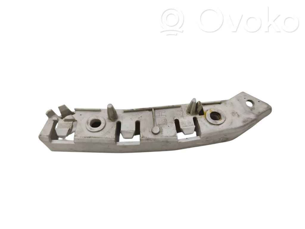 Ford Focus Etupuskurin kannake 