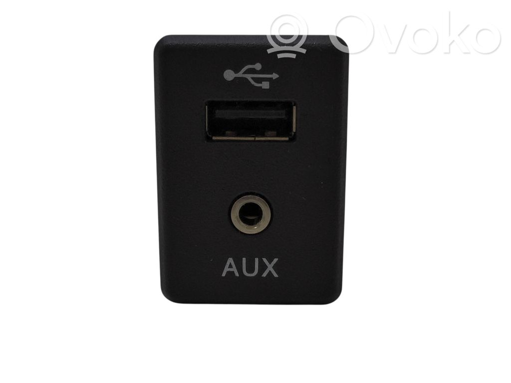 Nissan Qashqai Enchufe conector entrada auxiliar 