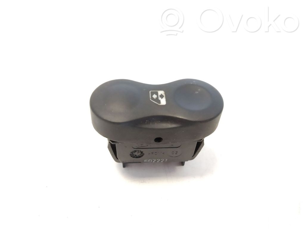 Dacia Sandero Electric window control switch 