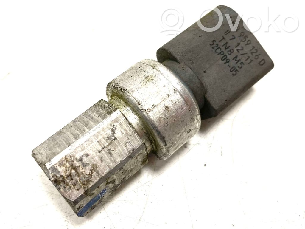 Volkswagen PASSAT B6 Air conditioning (A/C) pressure sensor 