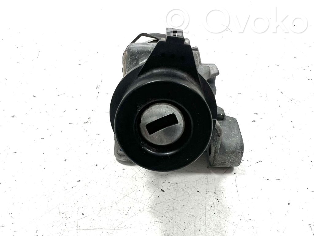 Audi A4 S4 B7 8E 8H Užvedimo spynelė 
