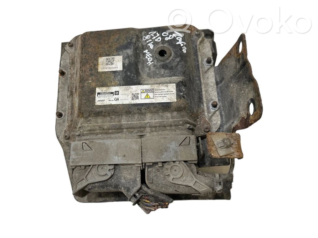 Opel Zafira B Engine control unit/module 