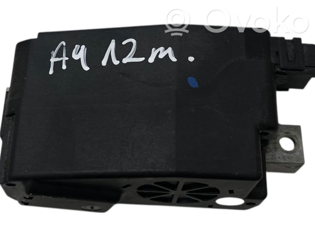 Audi A4 S4 B8 8K Ohjauspyörän lukitus 